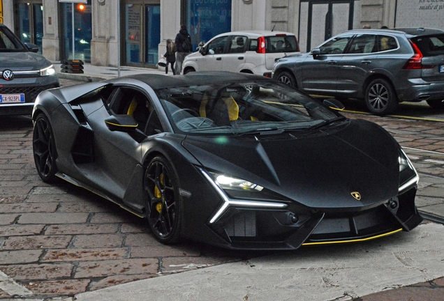 Lamborghini Revuelto