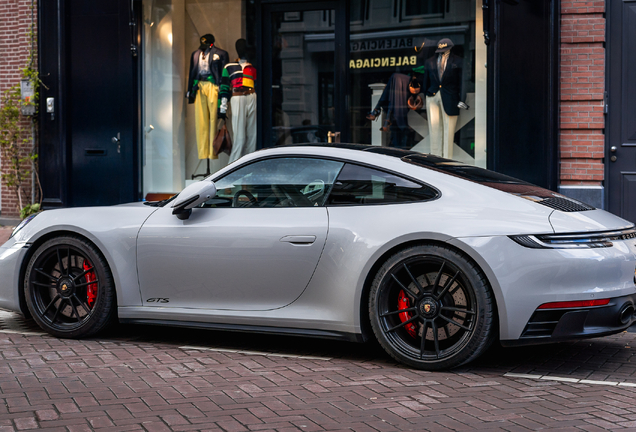 Porsche 992 Carrera 4 GTS