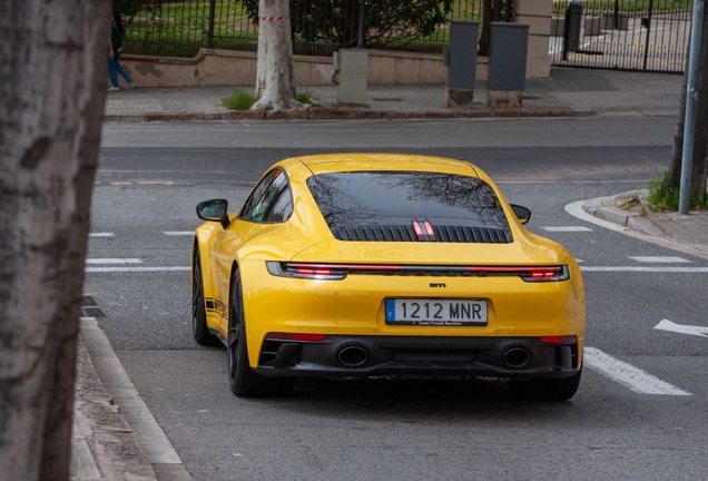 Porsche 992 Carrera GTS