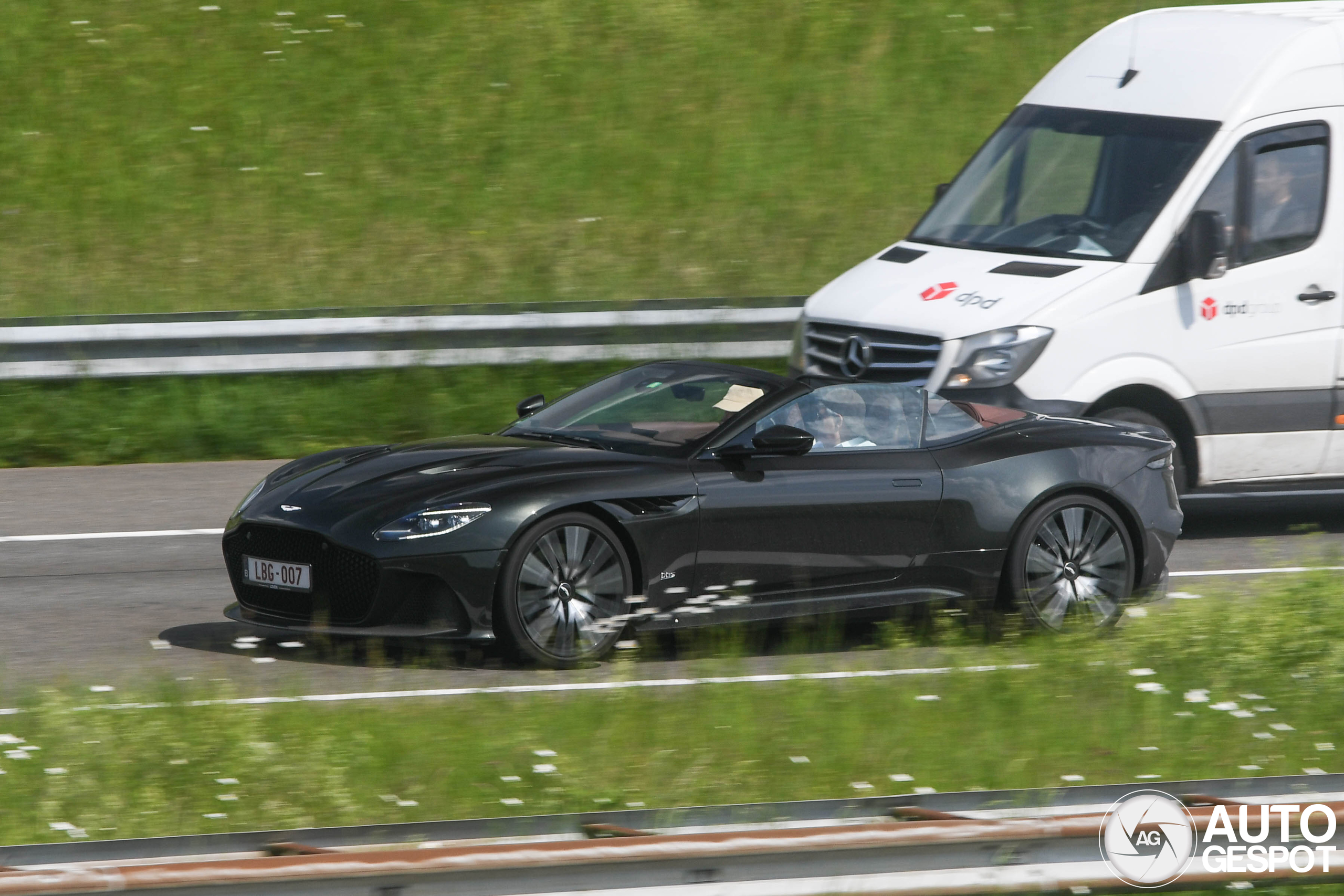 Aston Martin DBS Superleggera Volante