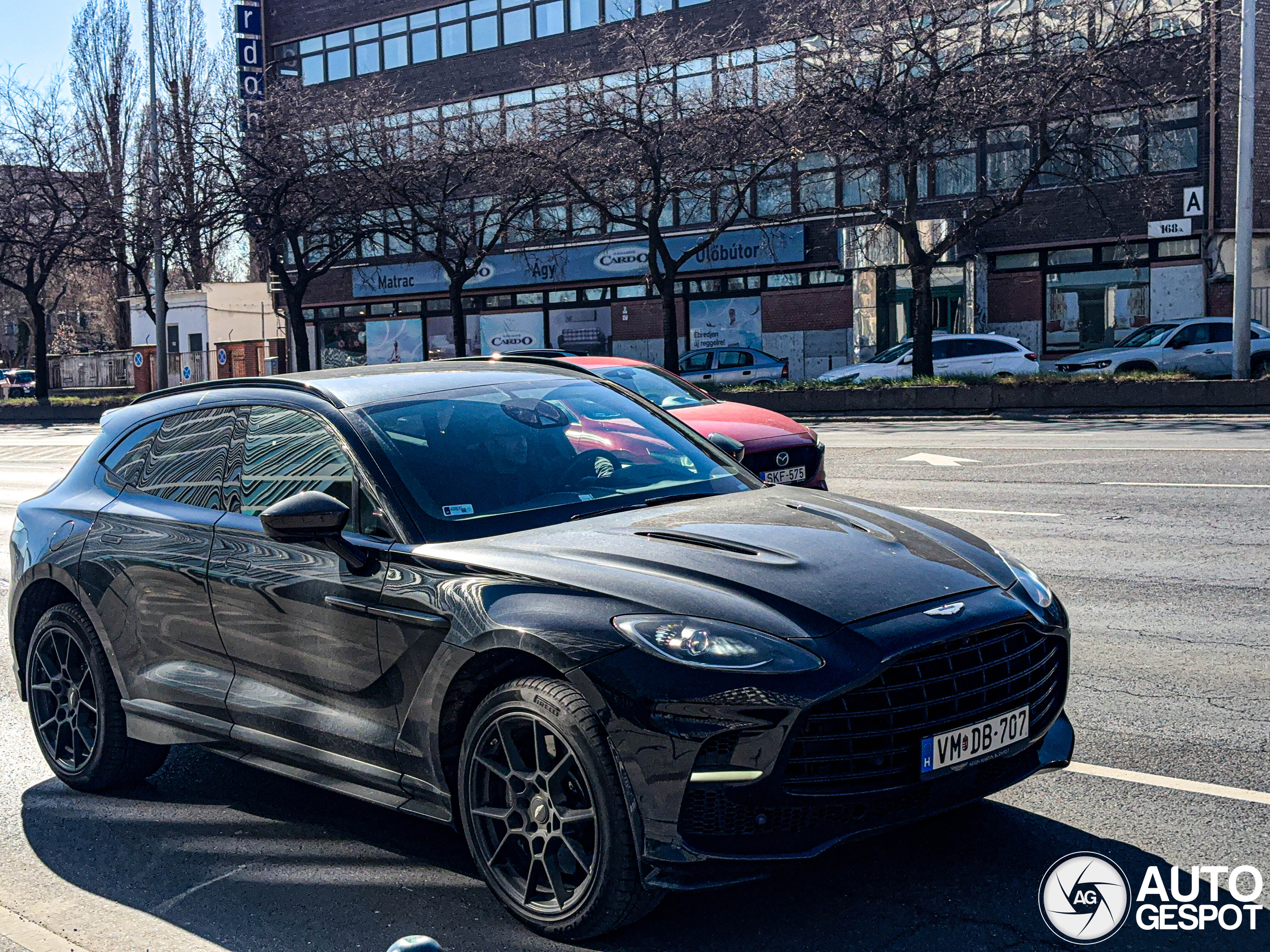Aston Martin DBX707