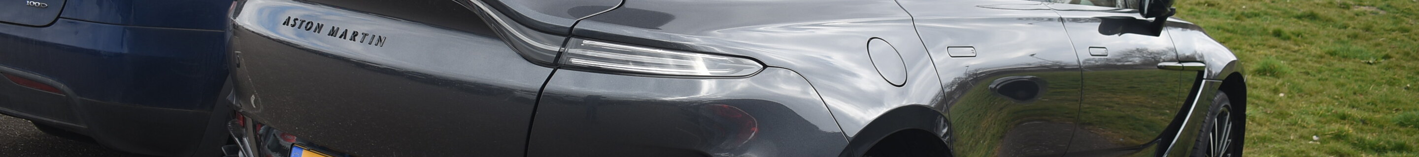 Aston Martin DBX707