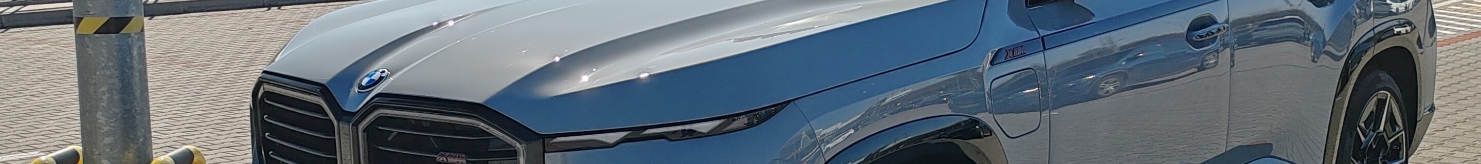BMW XM G09 Label Red