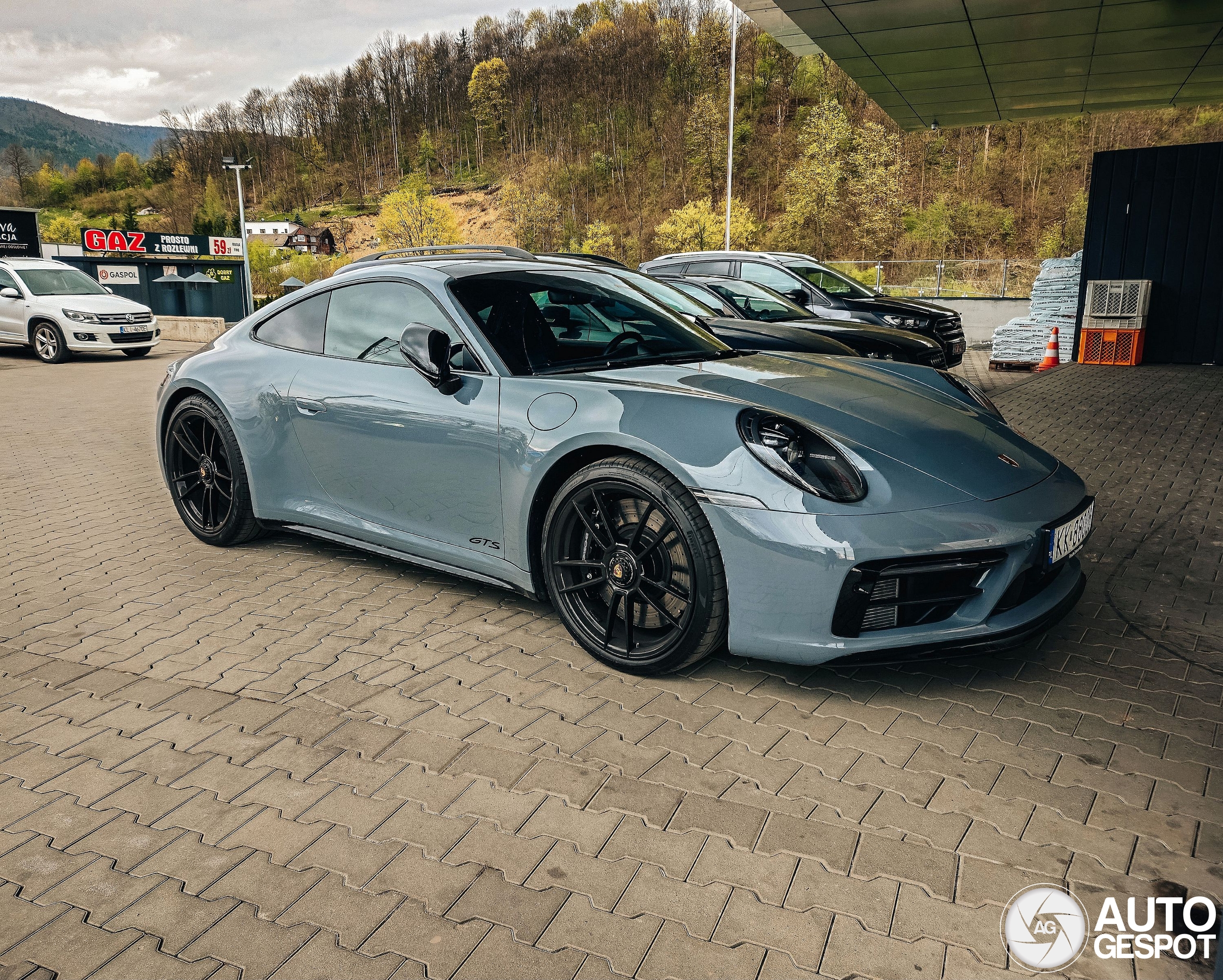 Porsche 992 Carrera 4 GTS