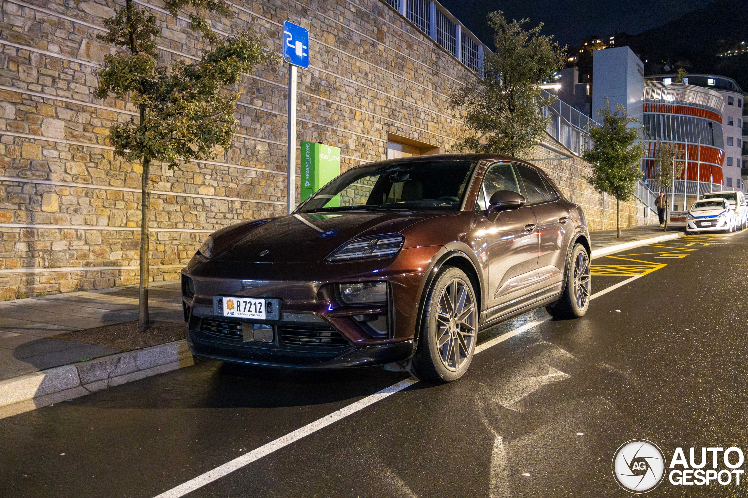 Porsche Macan EV Turbo