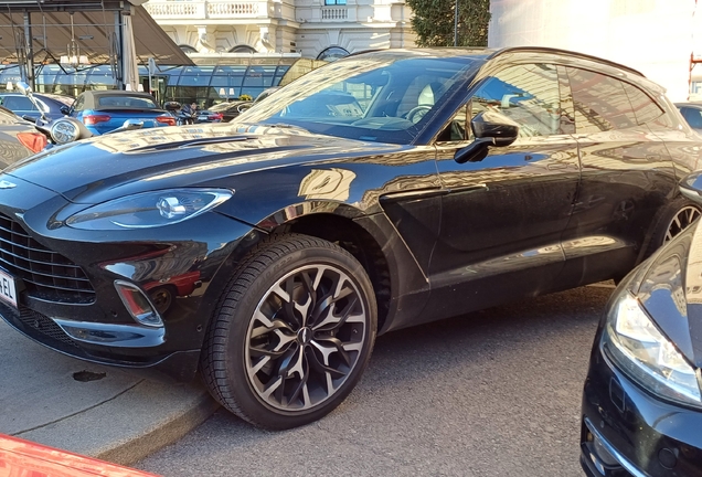 Aston Martin DBX