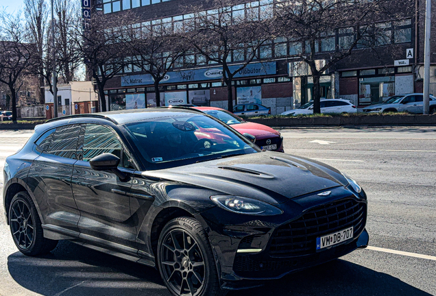 Aston Martin DBX707