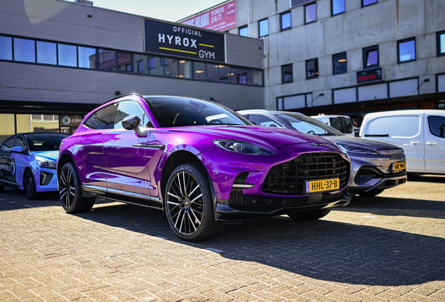 Aston Martin DBX707