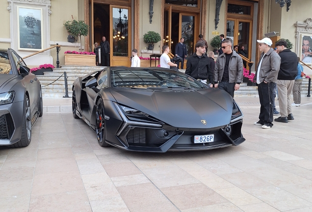 Lamborghini Revuelto