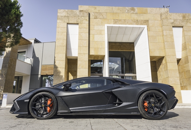 Lamborghini Revuelto