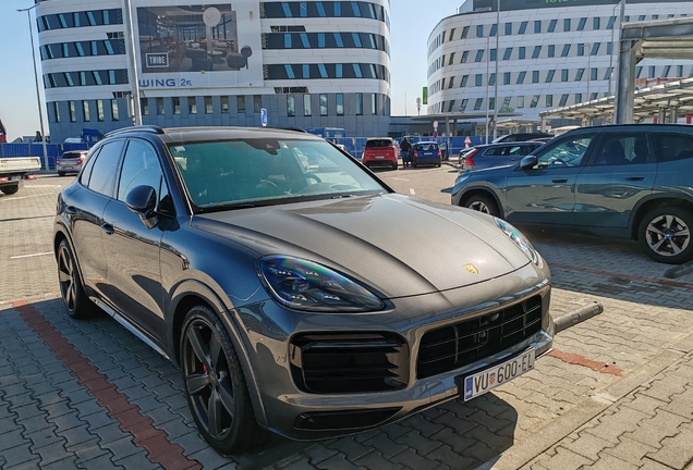 Porsche 9YA Cayenne GTS