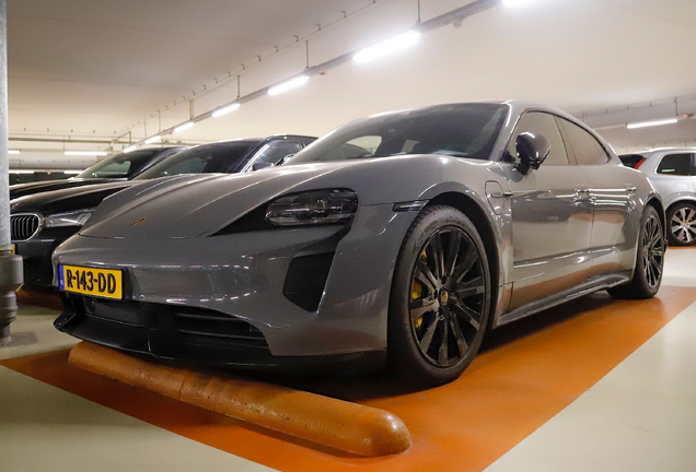 Porsche Taycan Turbo S Sport Turismo