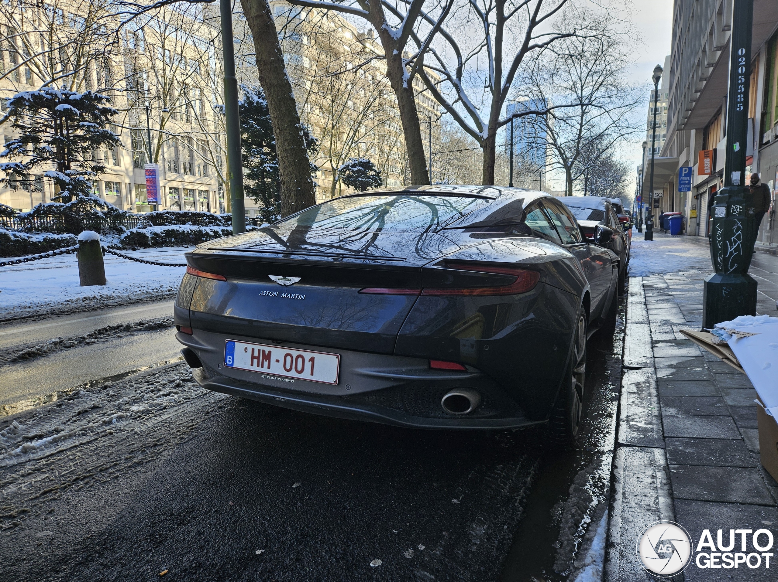 Aston Martin DB11 V8