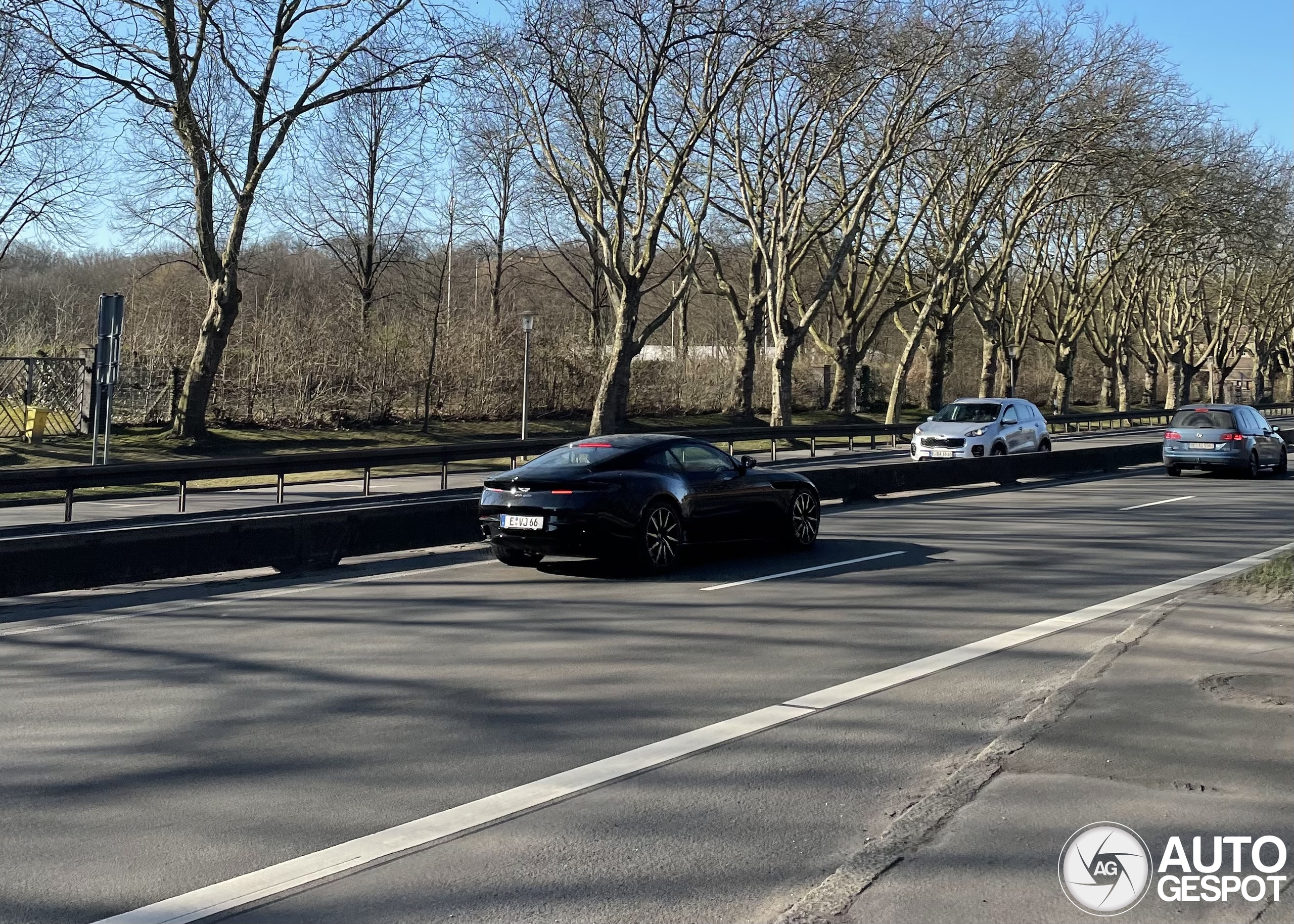 Aston Martin DB11 V8
