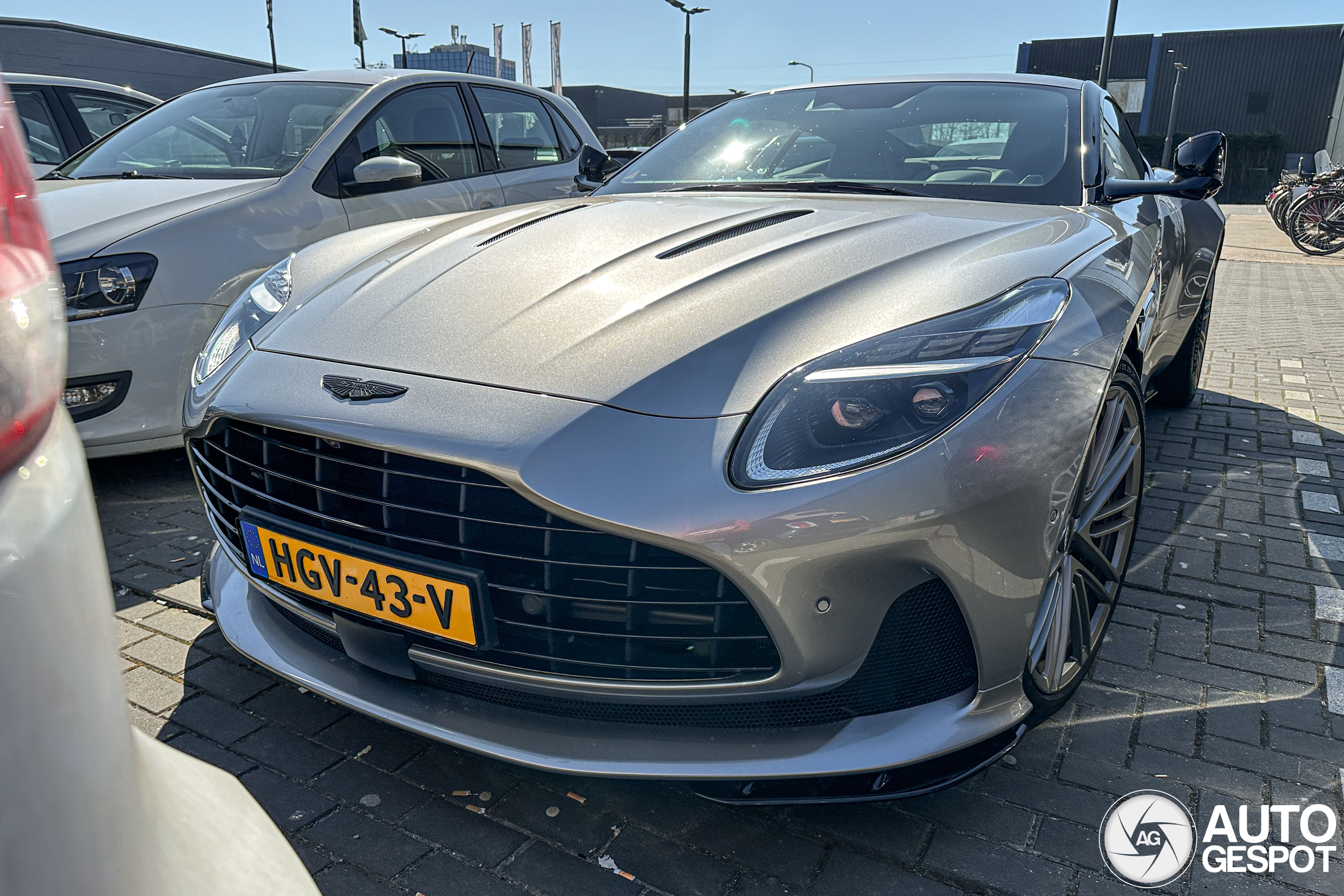 Aston Martin DB12