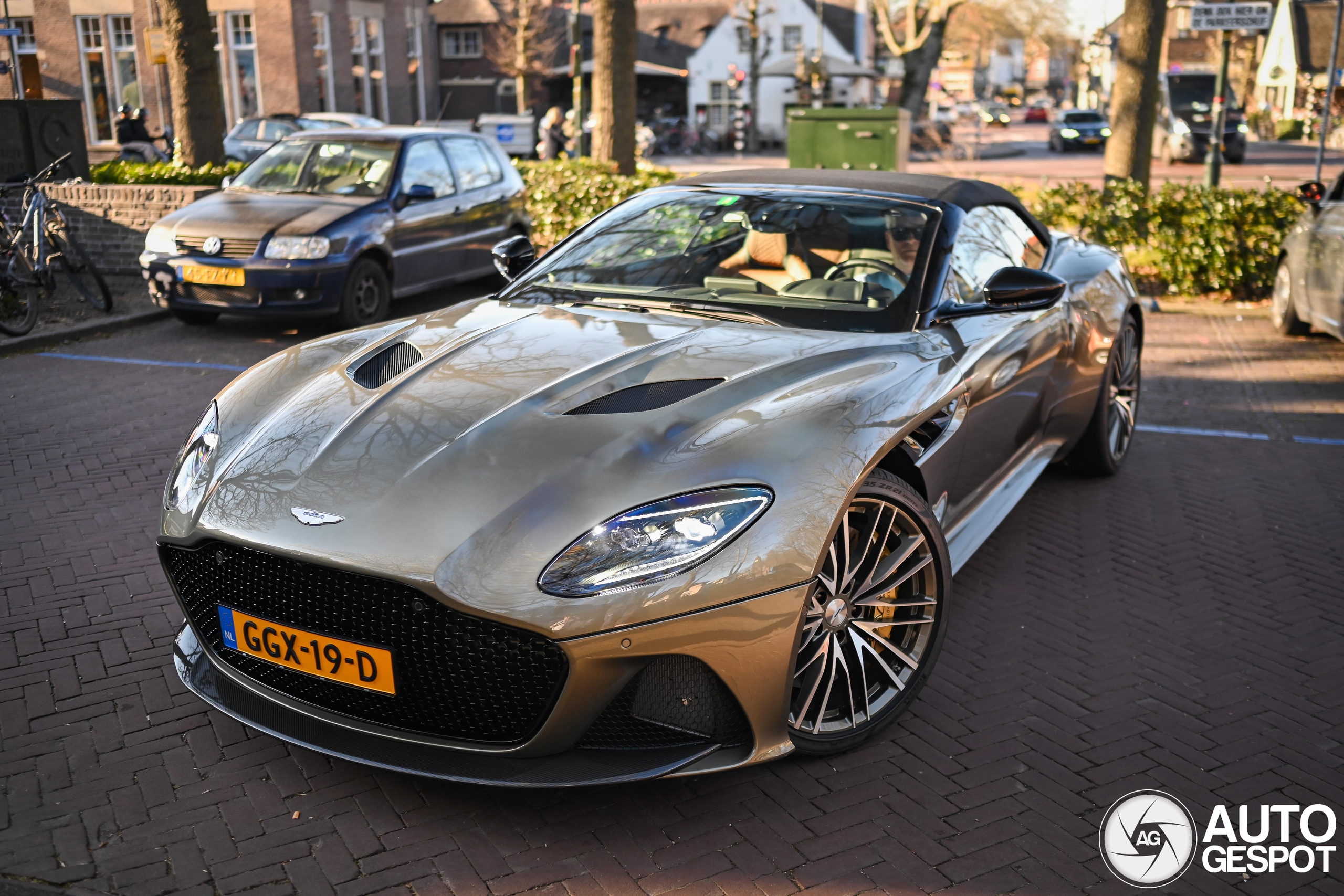 Aston Martin DBS Superleggera Volante