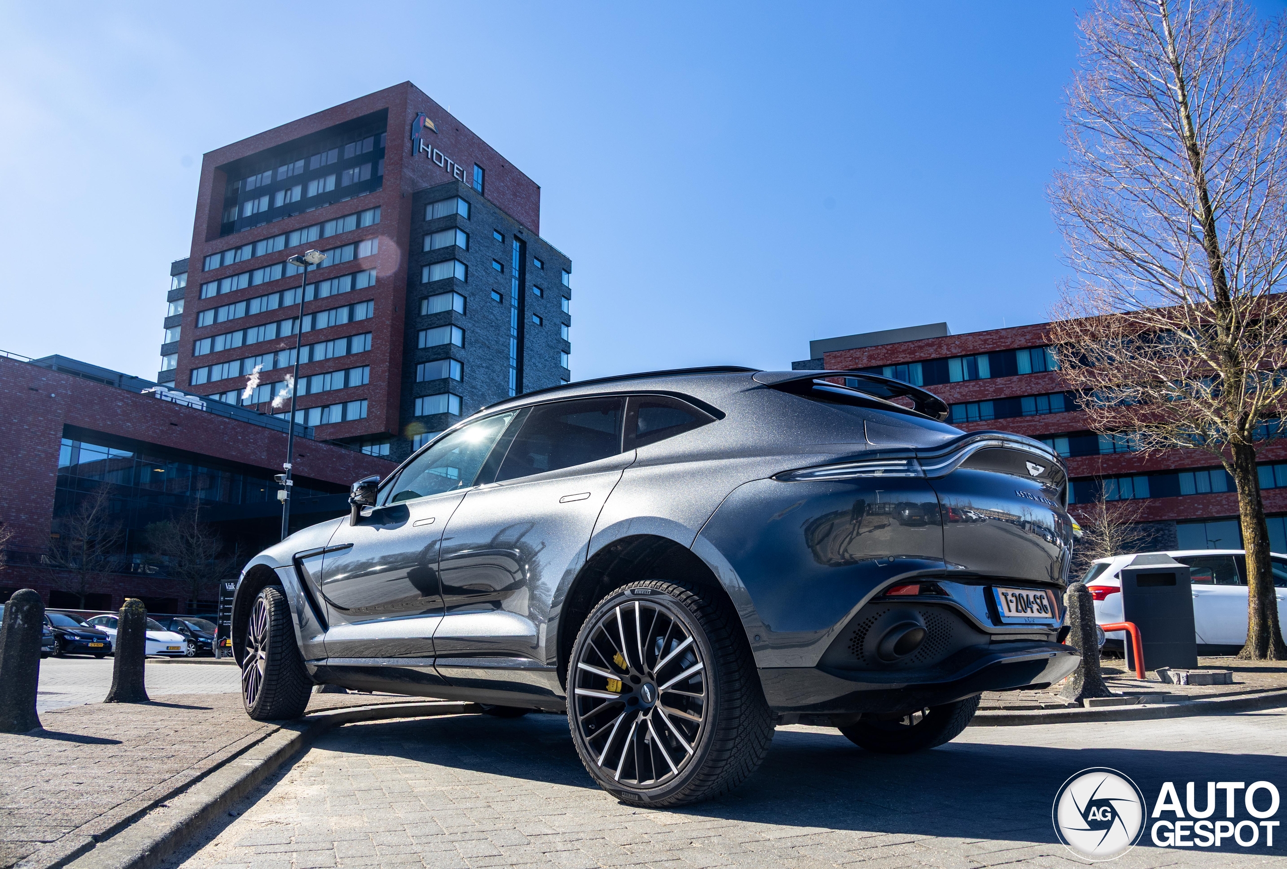 Aston Martin DBX