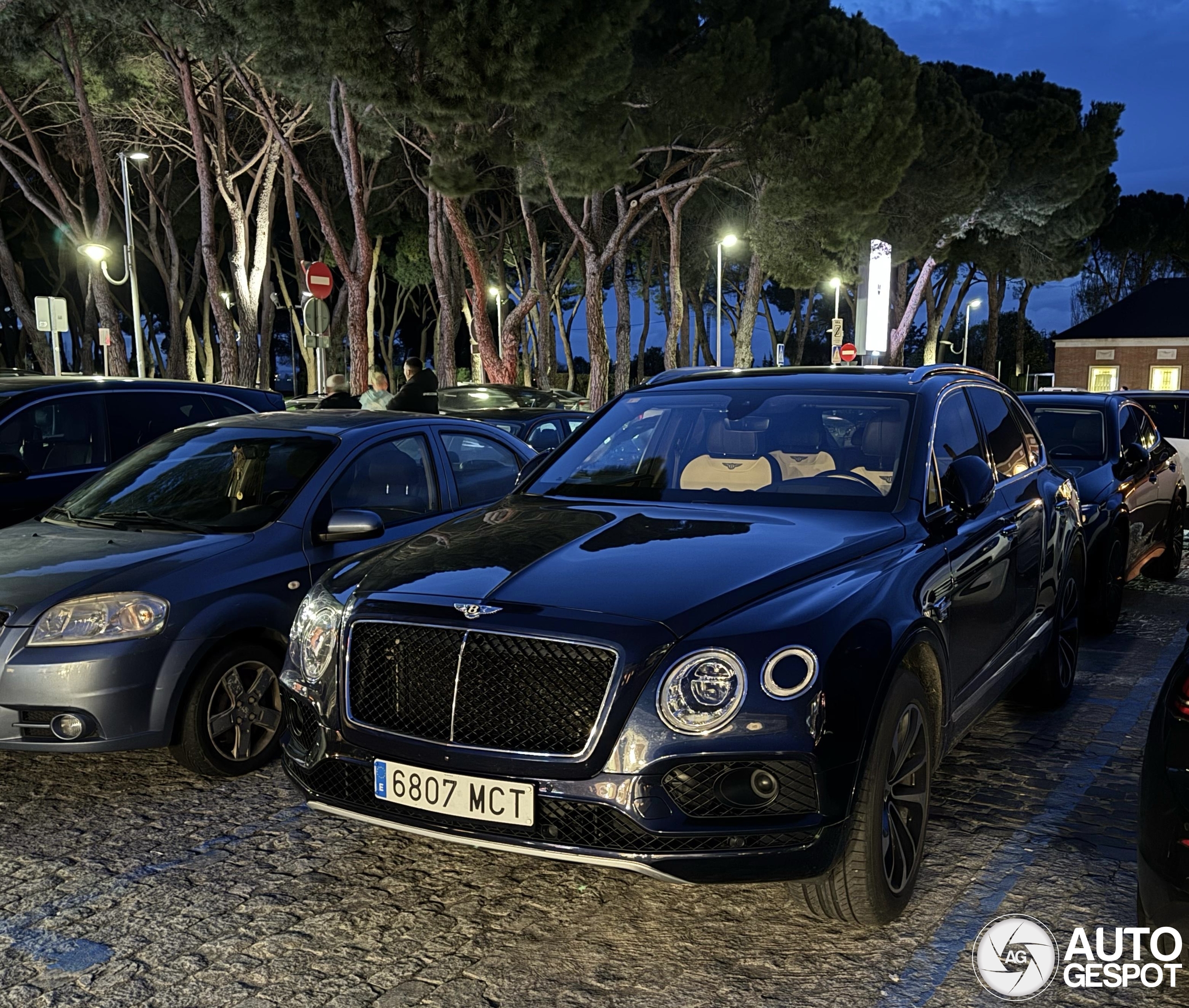 Bentley Bentayga V8