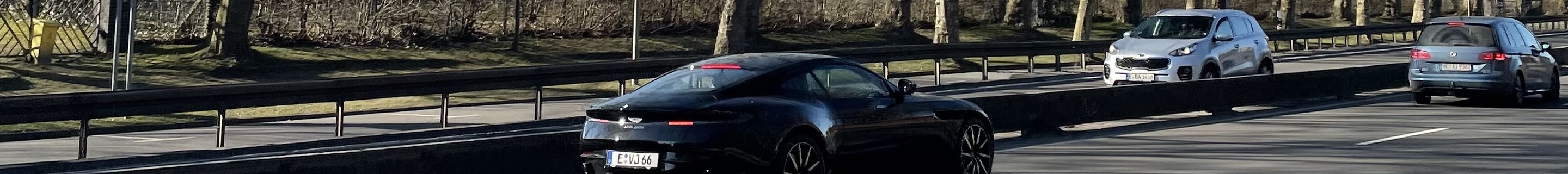 Aston Martin DB11 V8