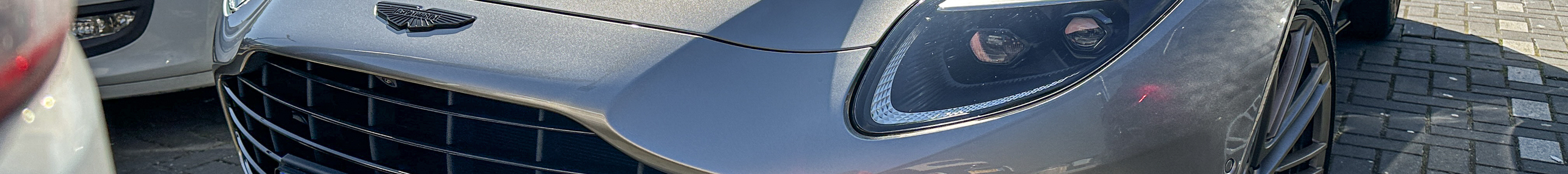 Aston Martin DB12