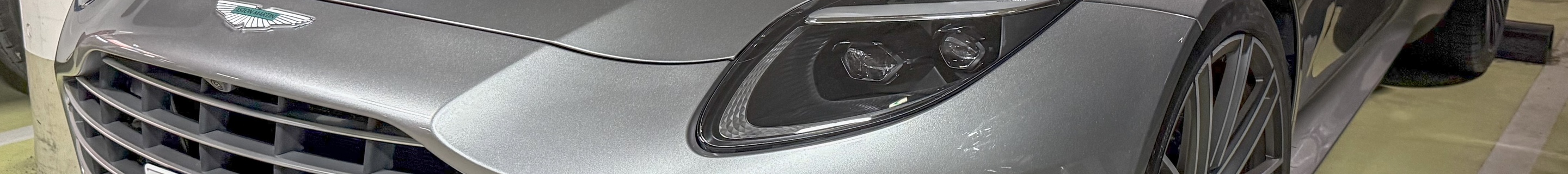 Aston Martin DB12 Volante