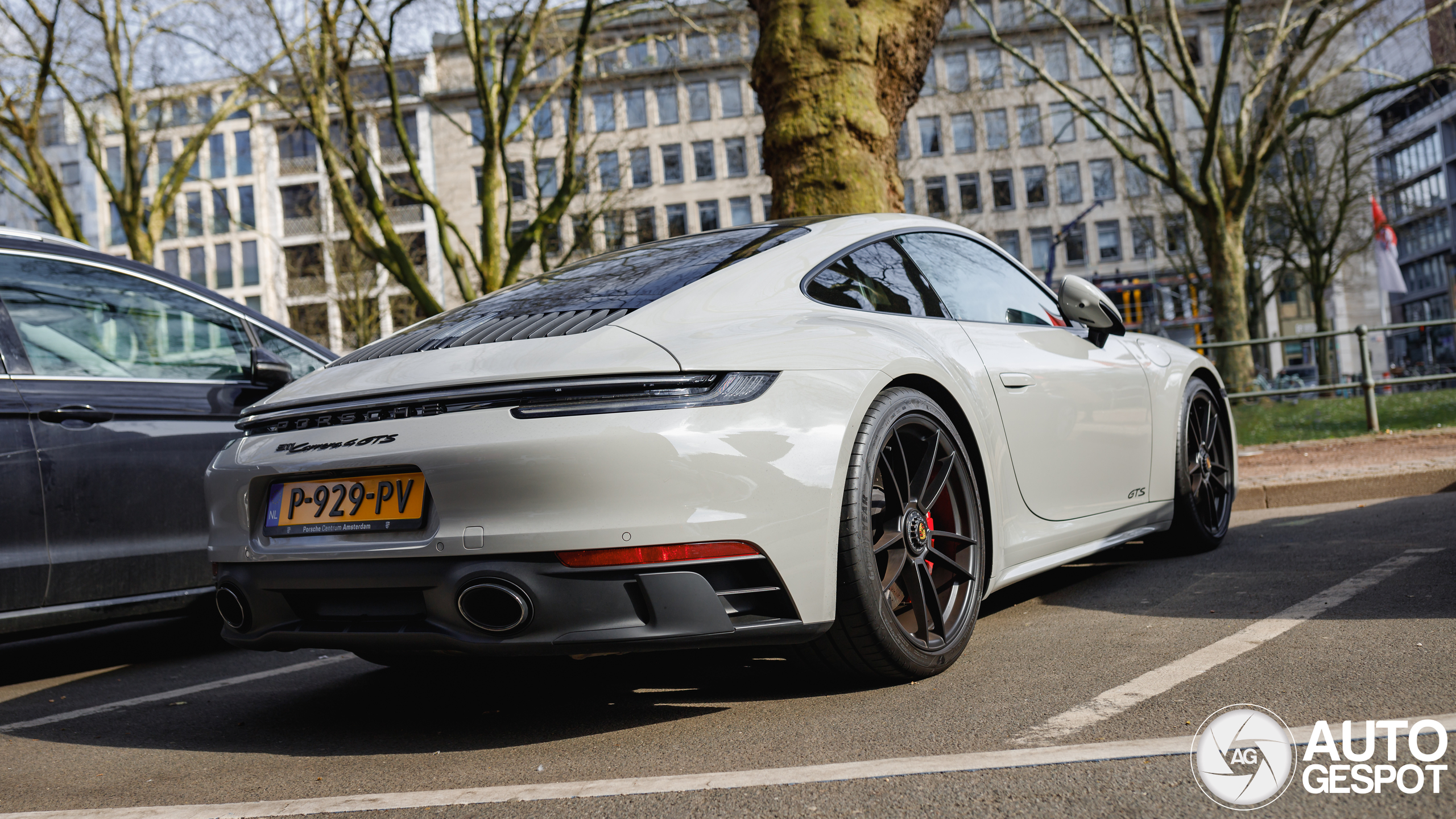 Porsche 992 Carrera 4 GTS