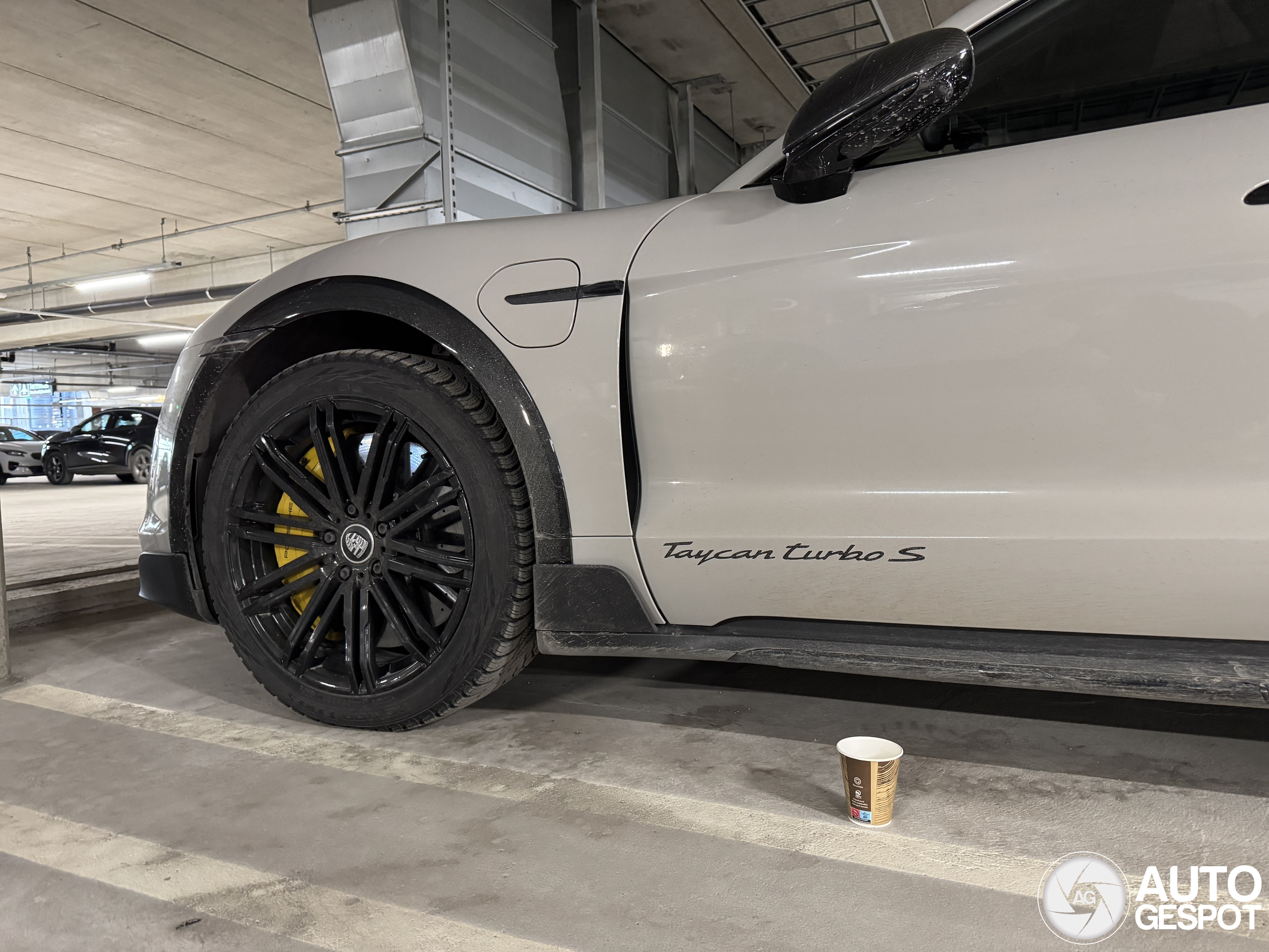Porsche Taycan Turbo S Cross Turismo