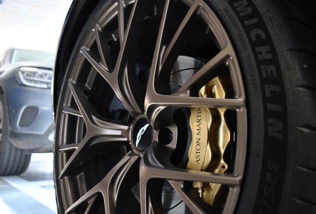 Aston Martin DB12