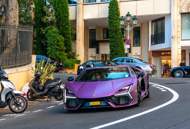 Lamborghini Revuelto