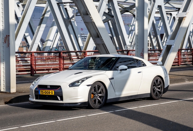 Nissan GT-R