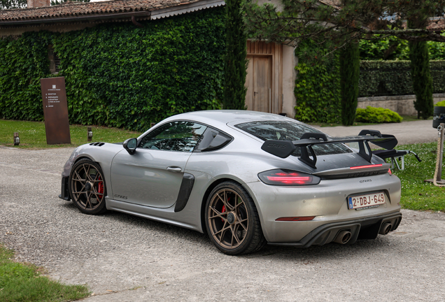 Porsche 718 Cayman GT4 RS Weissach Package