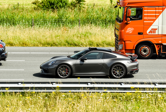 Porsche 992 Carrera 4S