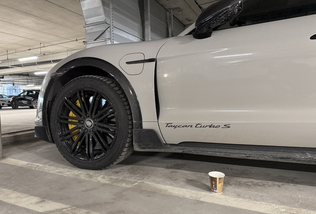 Porsche Taycan Turbo S Cross Turismo
