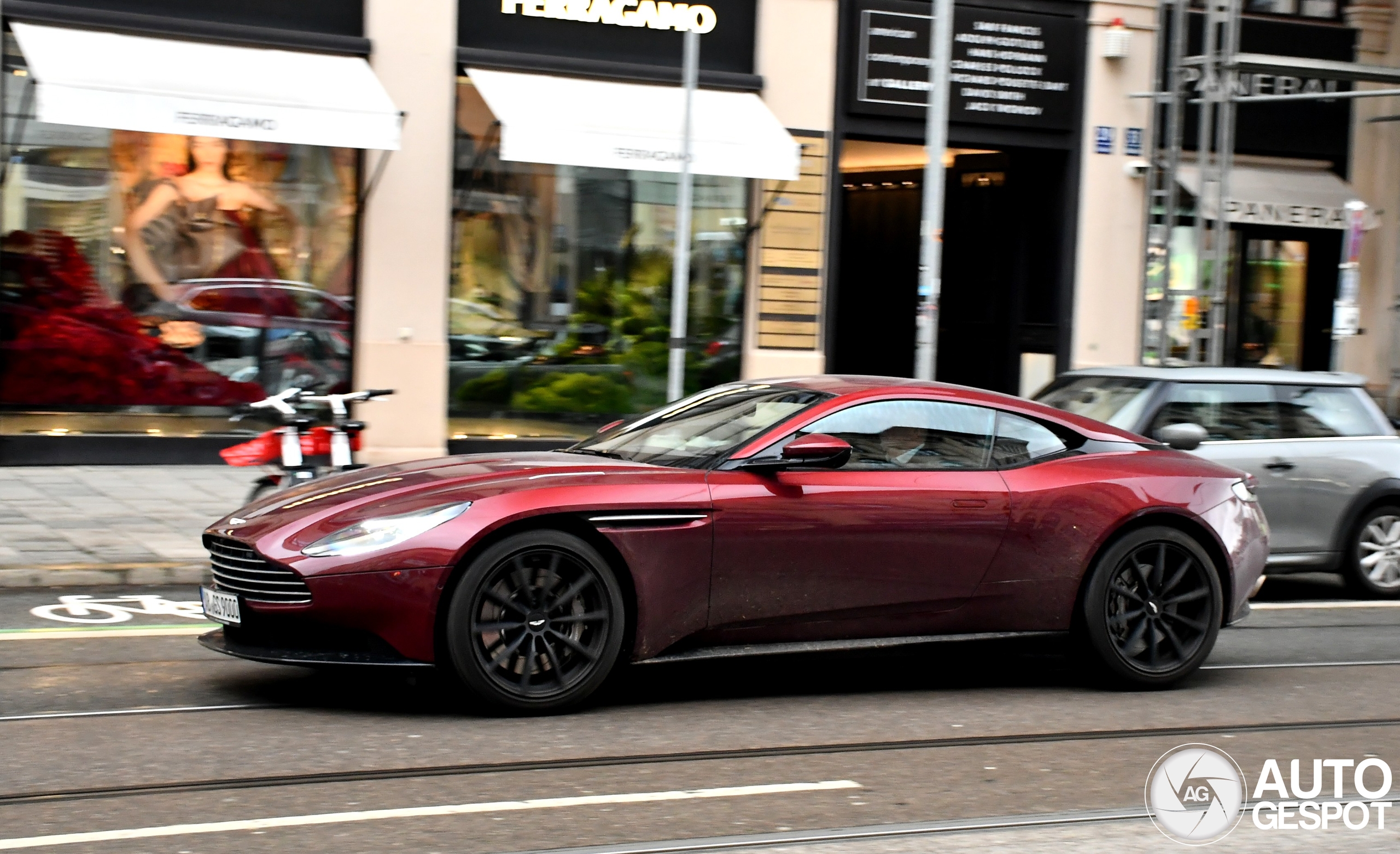 Aston Martin DB11