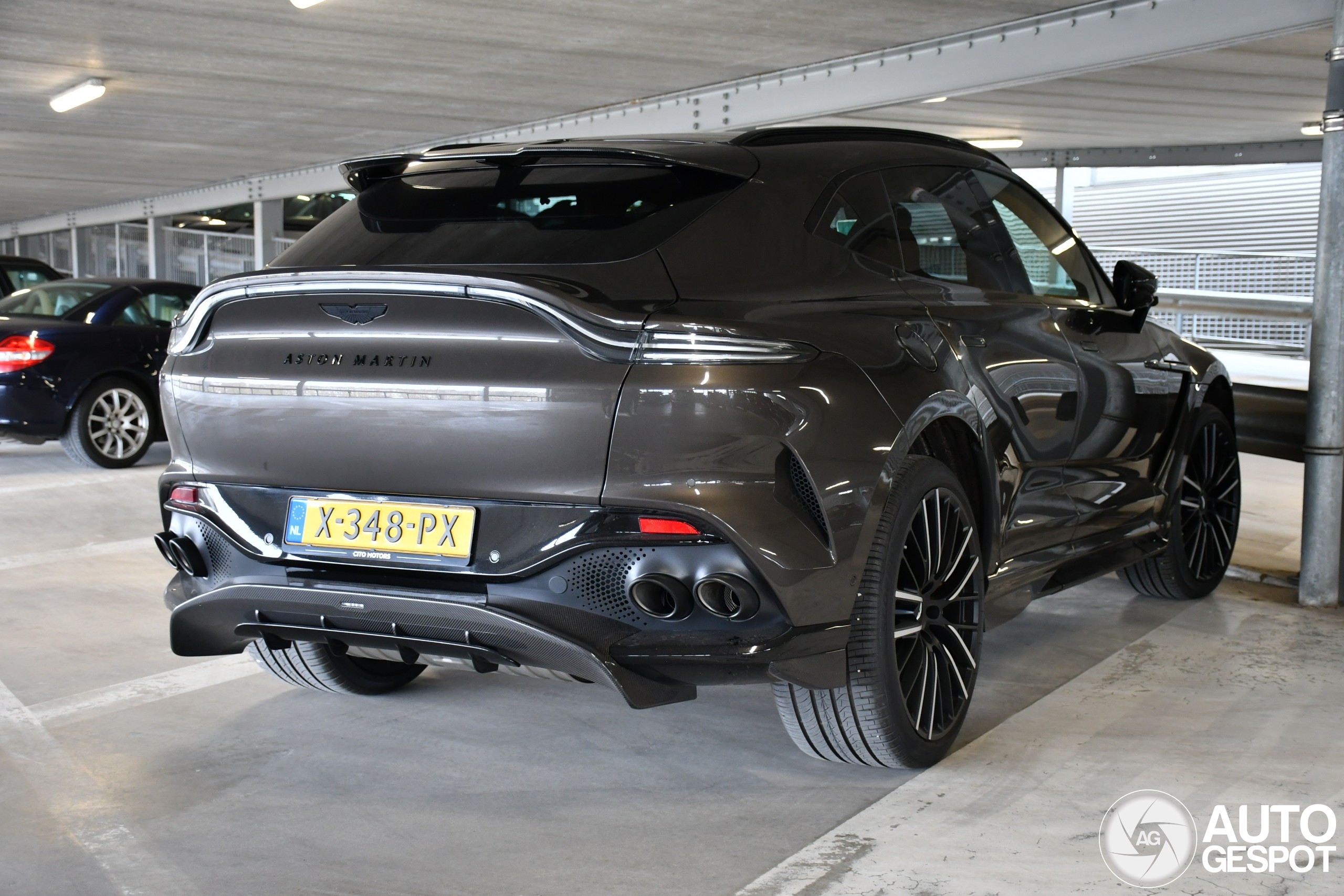 Aston Martin DBX707