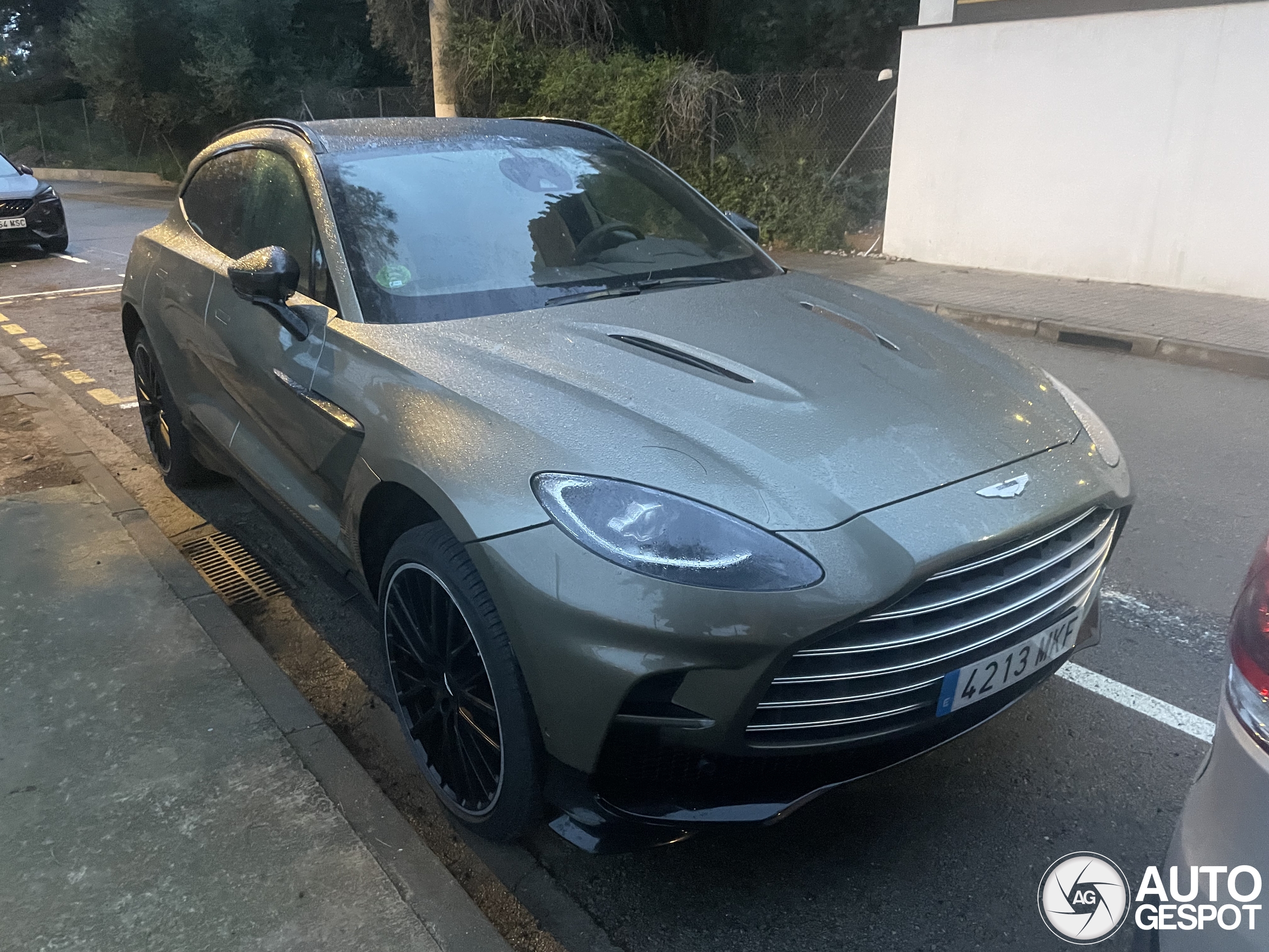 Aston Martin DBX707