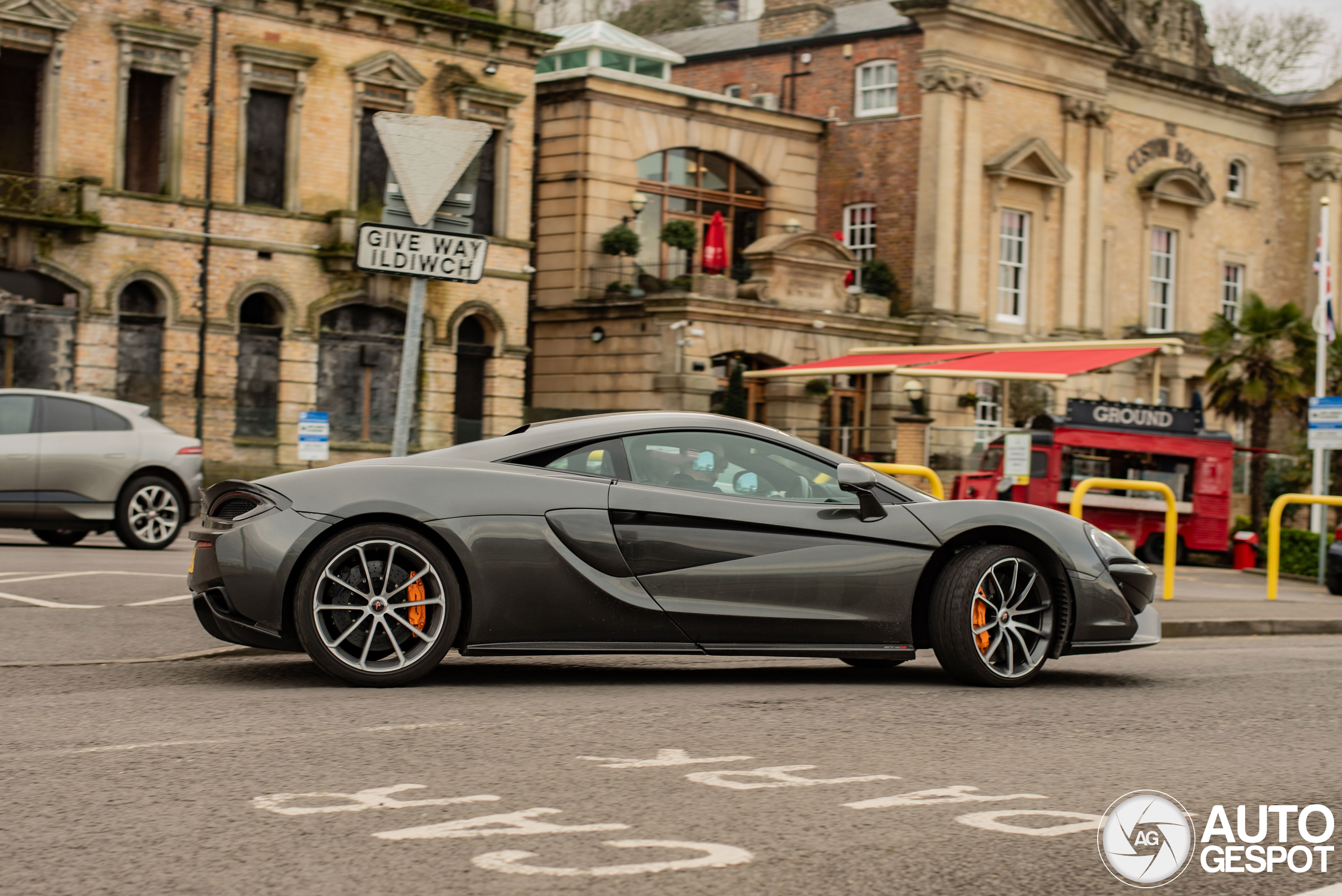 McLaren 570S
