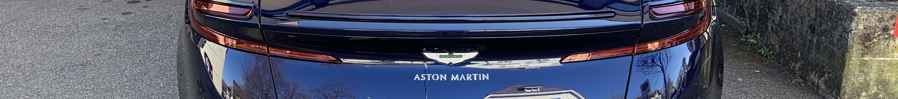 Aston Martin DB11 V8