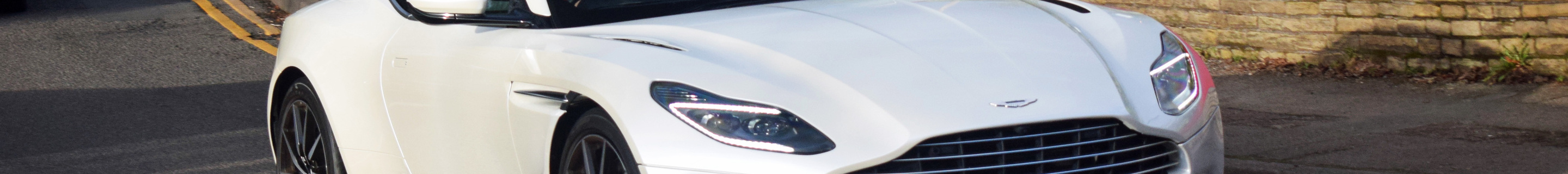 Aston Martin DB11 V8 Volante