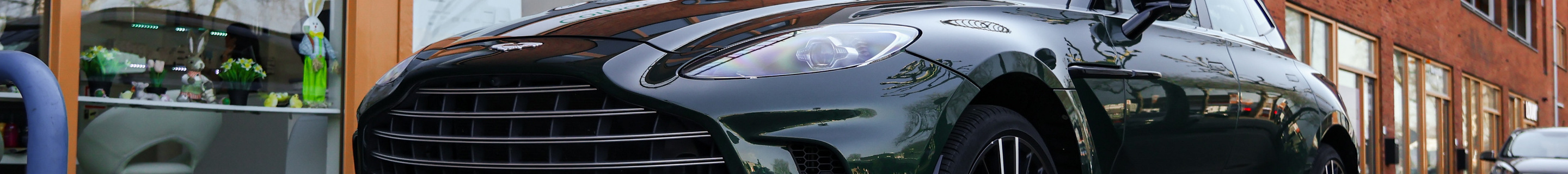 Aston Martin DBX707