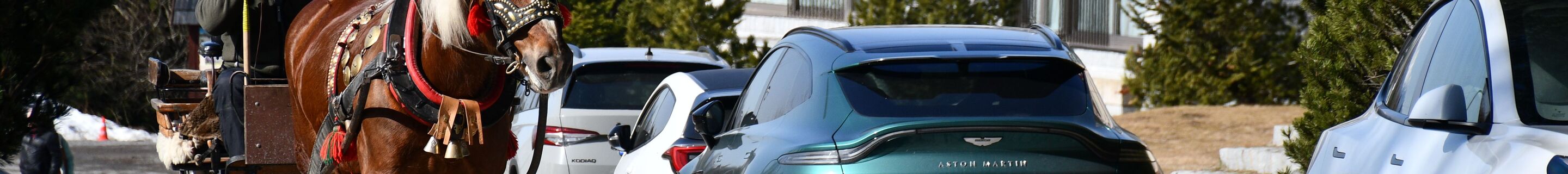 Aston Martin DBX707