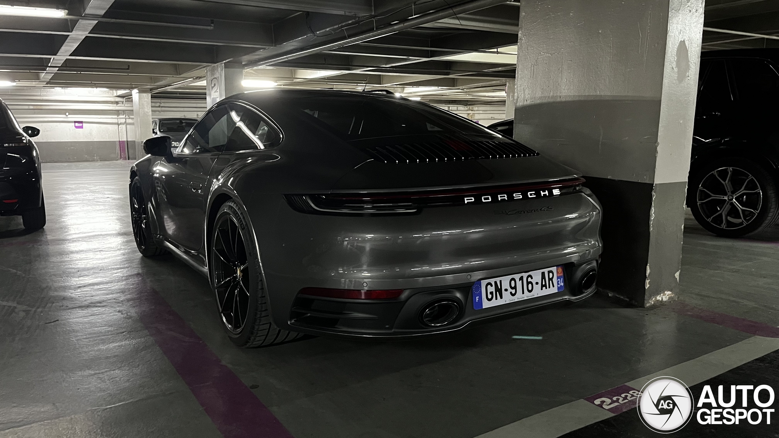 Porsche 992 Carrera 4S