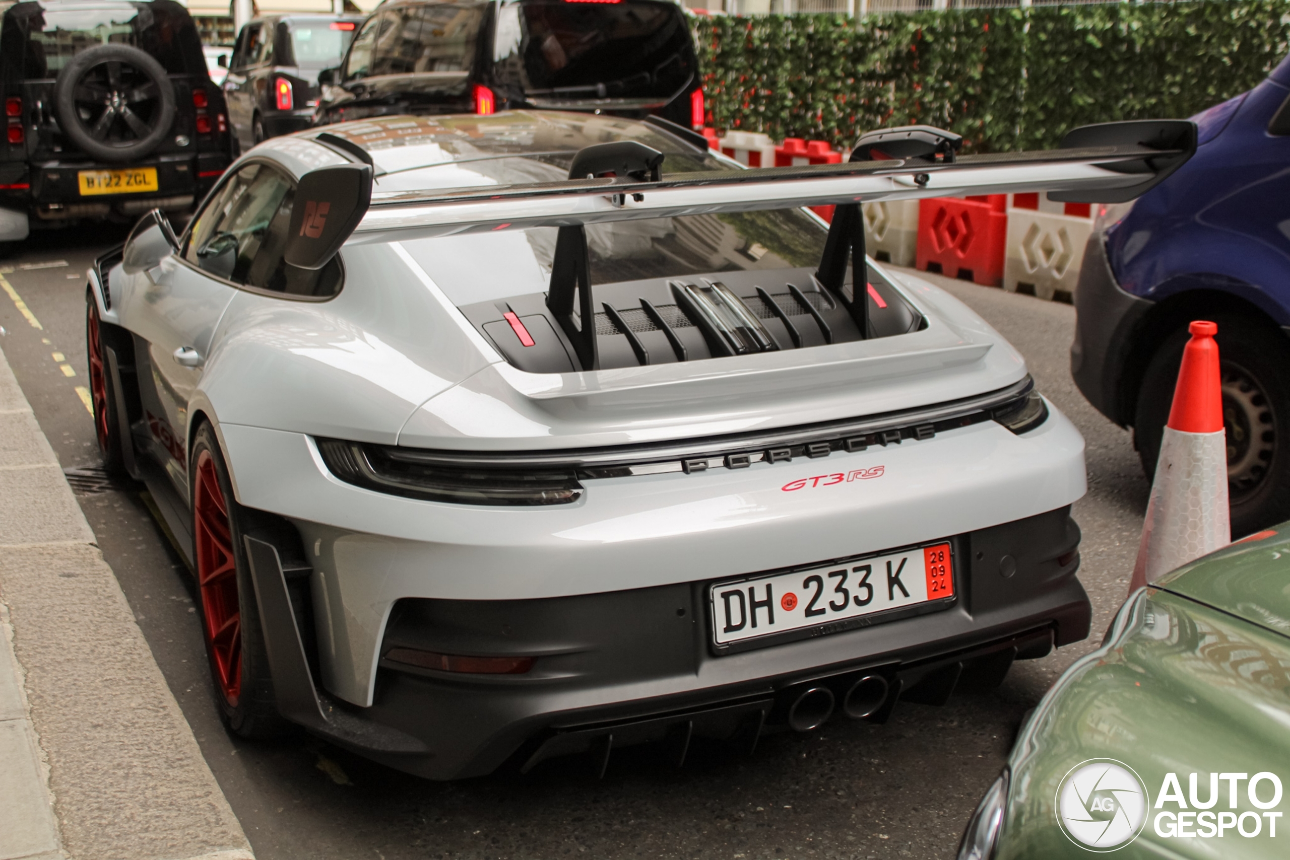 Porsche 992 GT3 RS Weissach Package