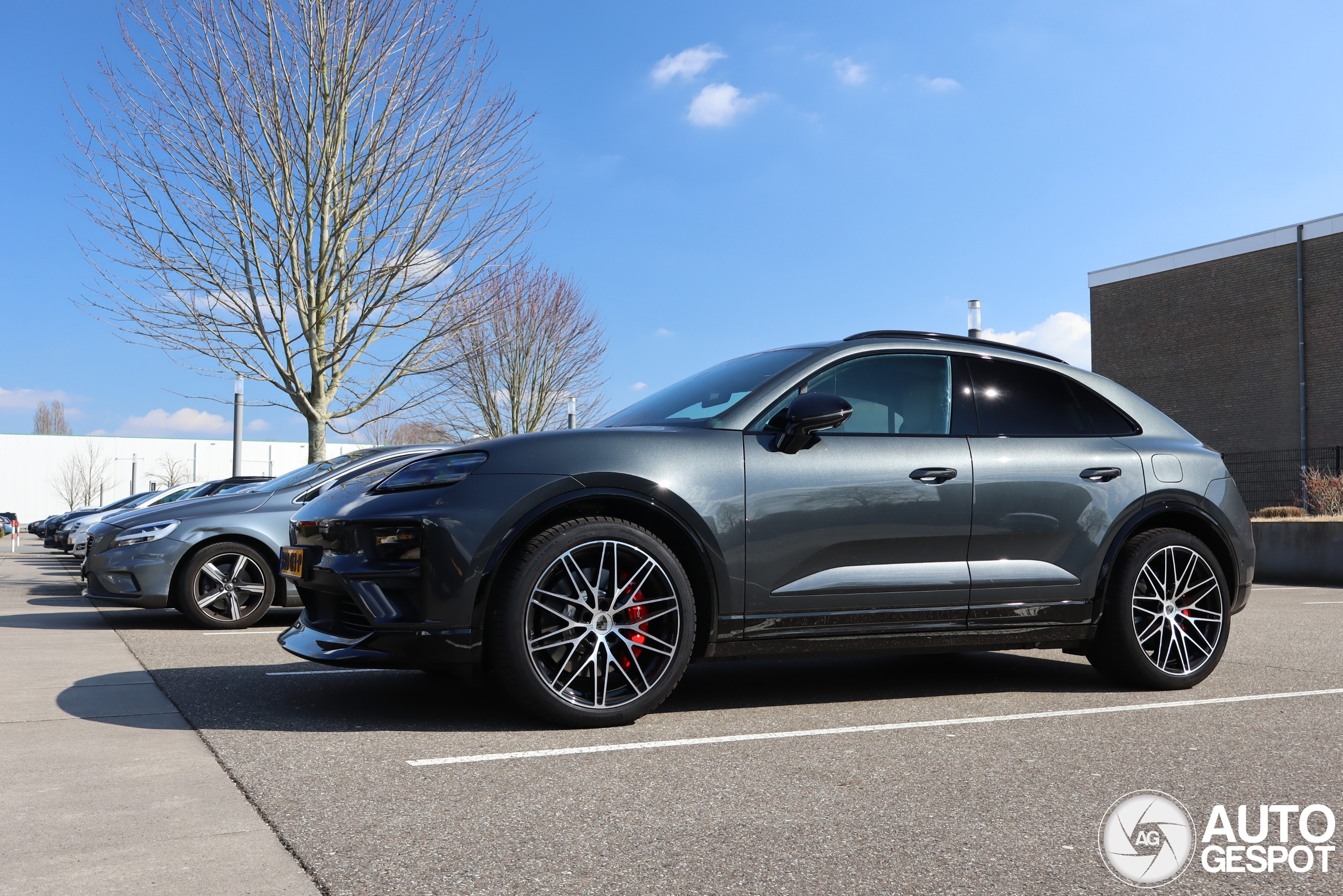 Porsche Macan EV Turbo