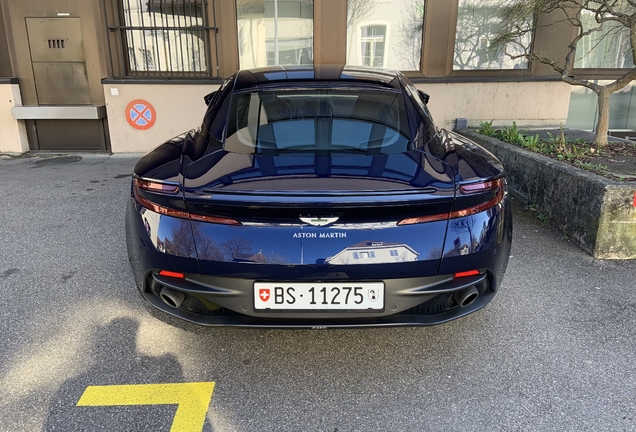 Aston Martin DB11 V8
