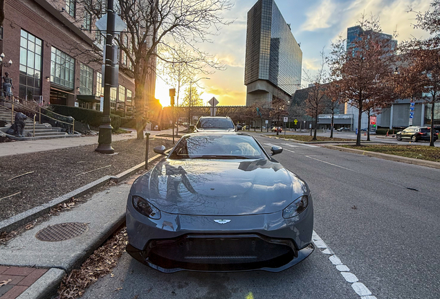 Aston Martin V8 Vantage 2018