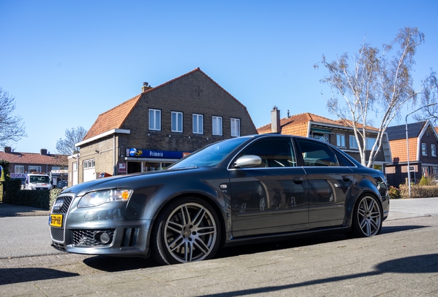 Audi RS4 Sedan