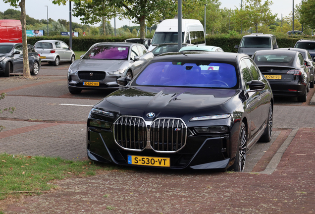 BMW M760e xDrive