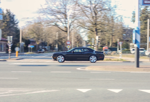 Dodge Challenger SRT-8