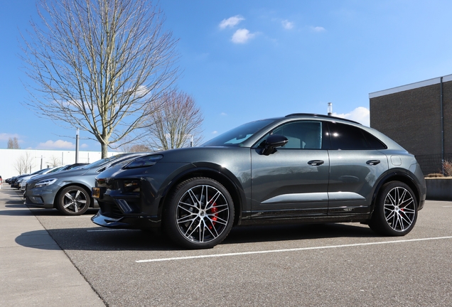 Porsche Macan EV Turbo